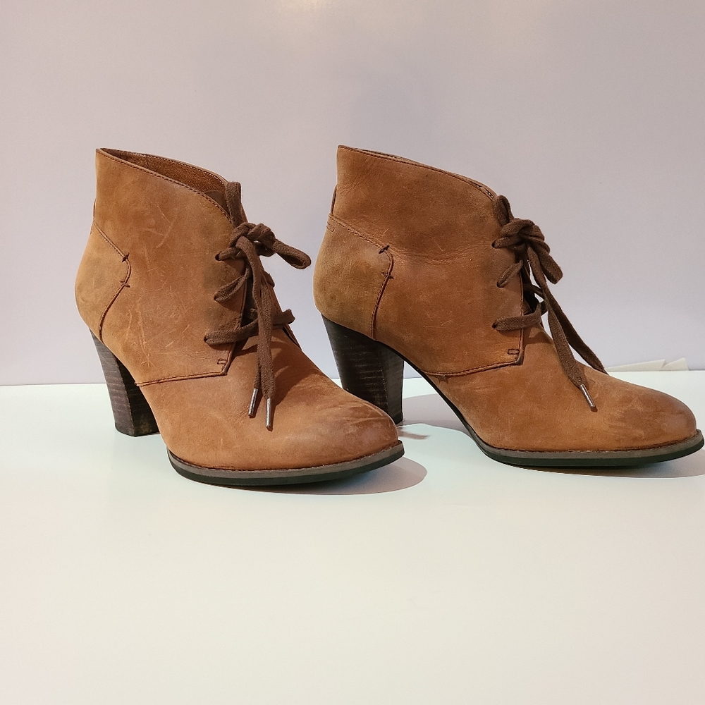 Clark's heels